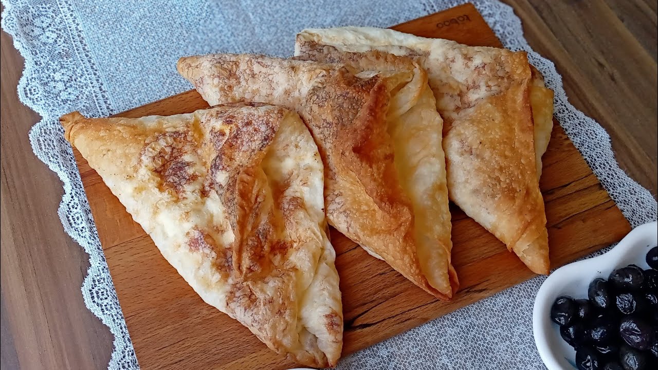 Вкусни триъгълни банички с готови кори..