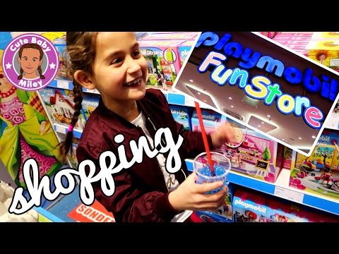SHOPPING im PLAYMOBIL FUN STORE - Mileys Spielzeug Einkauf | CuteBabyMiley