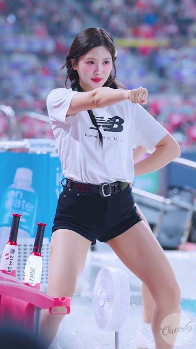 봄비내려도 골반춤 Hold Up 아웃송 김정원 치어리더 Kim Jeong-Won Cheerleader ktwiz