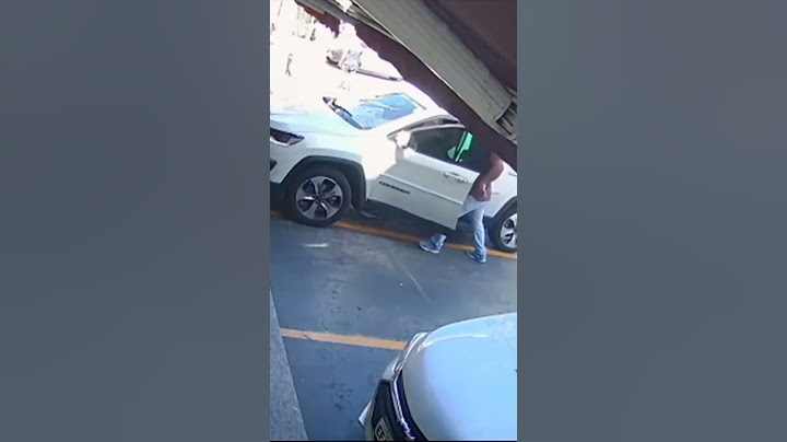 ladrão rouba o carro só colocando o celular na porta 😱#shorts