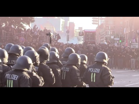 German riot cops fight the black bloc - 2017 - [Hamburg G20]