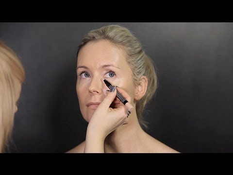 Video: Luomivärin käyttäminen eyelinerina: 7 vaihetta (kuvilla)