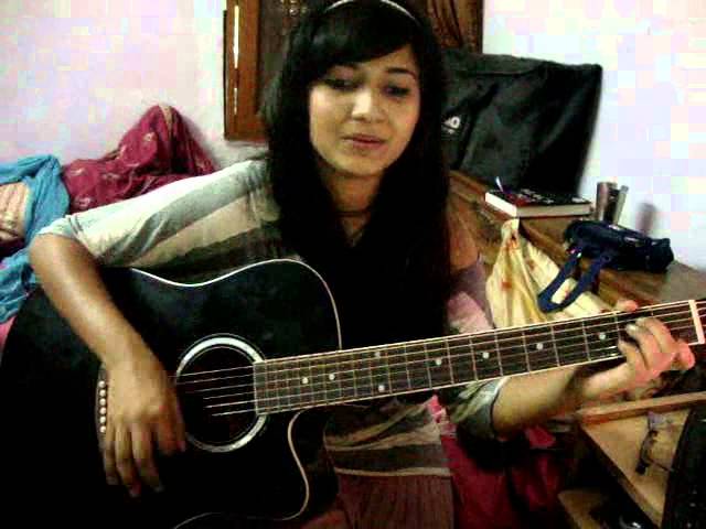 Sun raha hai na tu guitar cover by Priyanka class=