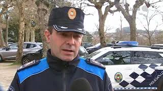 A Policía Local de Poio (Pontevedra) recolle cadeiras de coche para nenos
