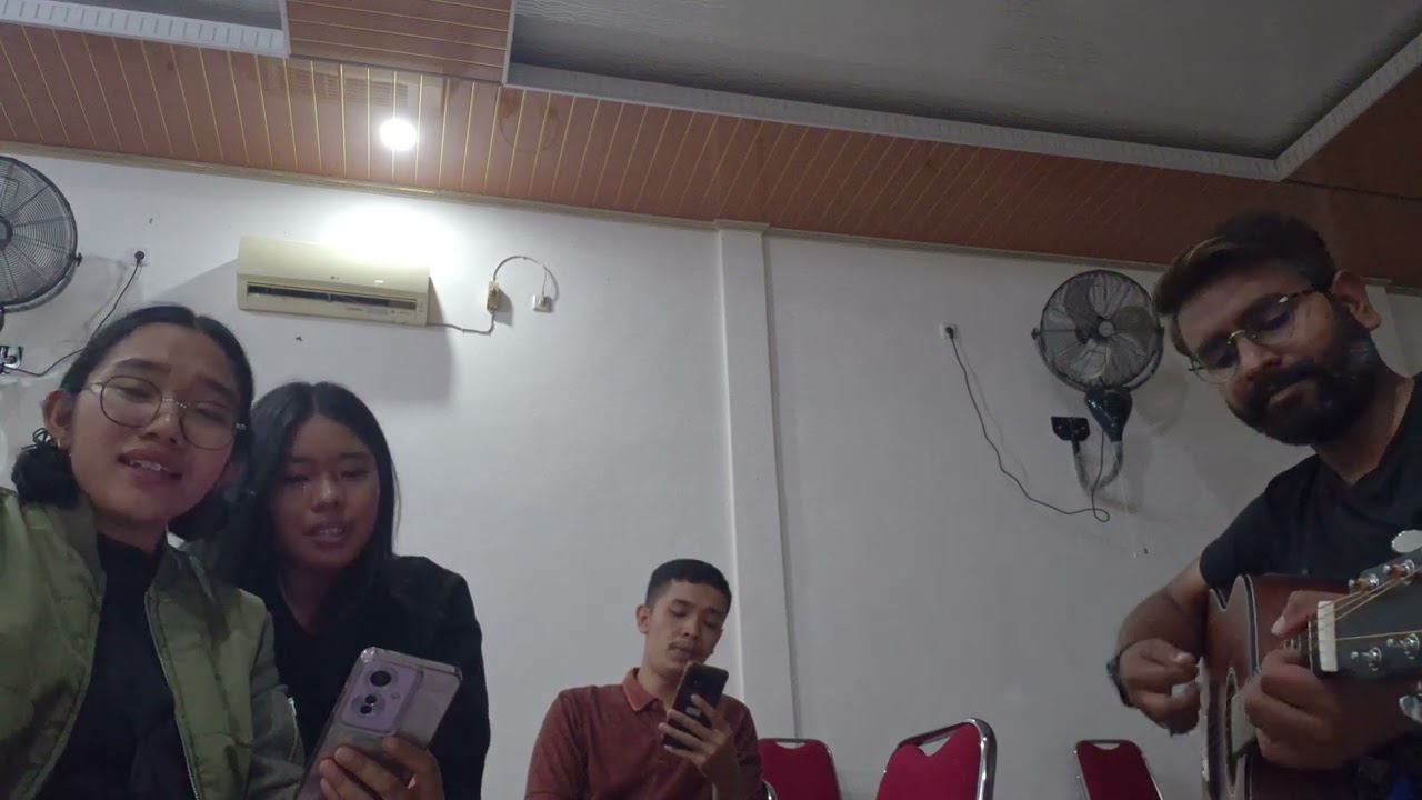 My Indonesian friends try to sing Indian song.🎶🎼🎸