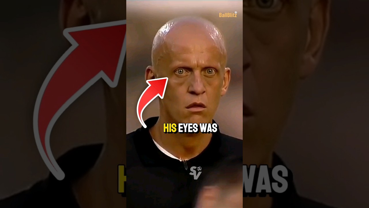 Bro took refereeing to a whole another level.👽🔥 The best ref in football history.🐐