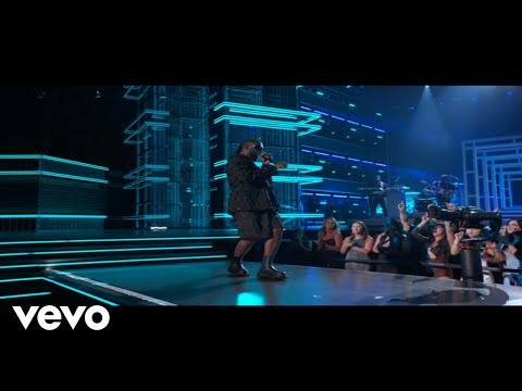 Burna Boy – Kilometre and Last Last (LIVE at the 2022 Billboard Music Awards)