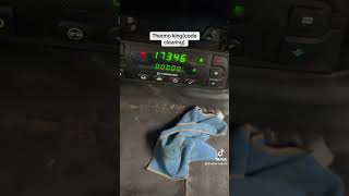 Thermo king hours and clearing codes #thermo #automobile #ihopeidontfall #mechanic #trailer
