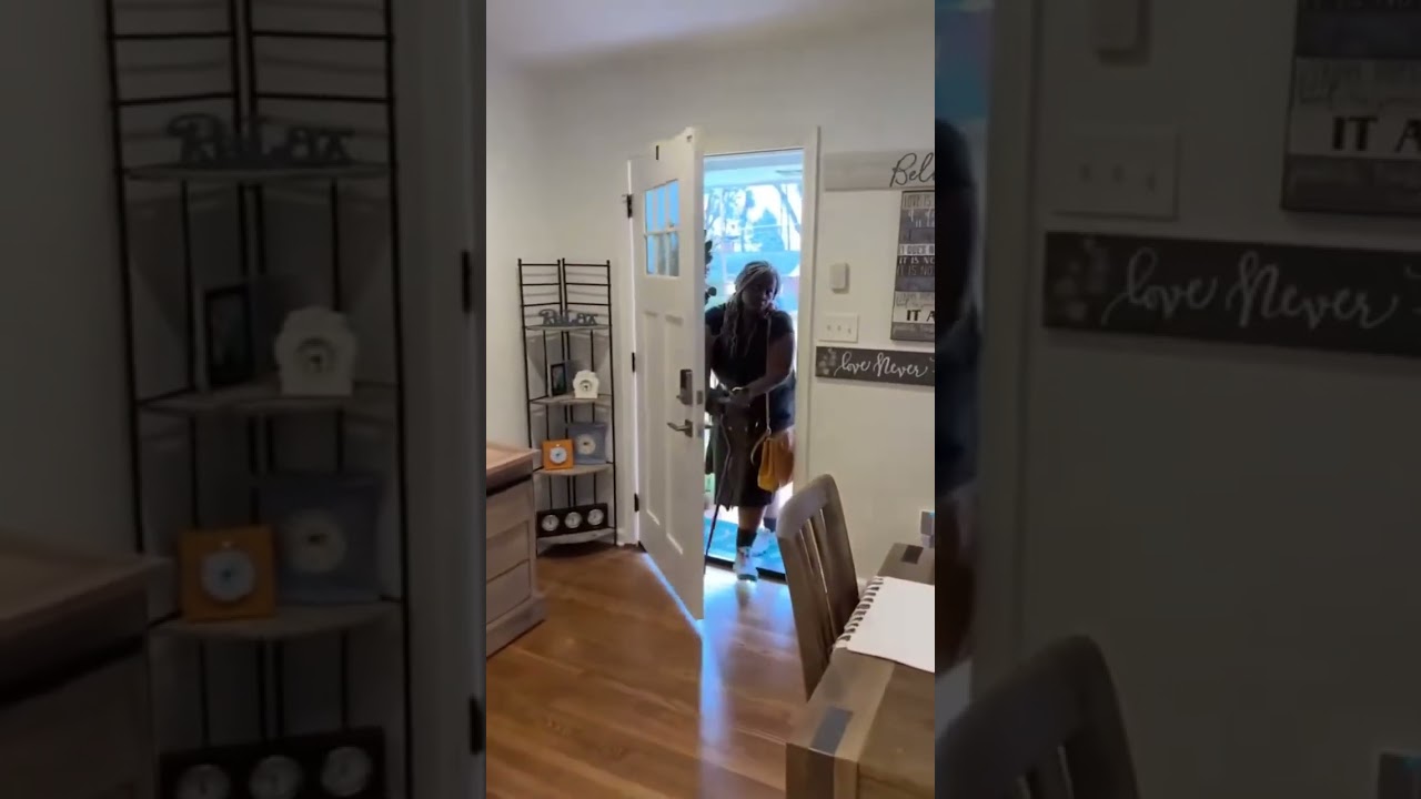 A side chick is about to get cut off for calling the main chick!