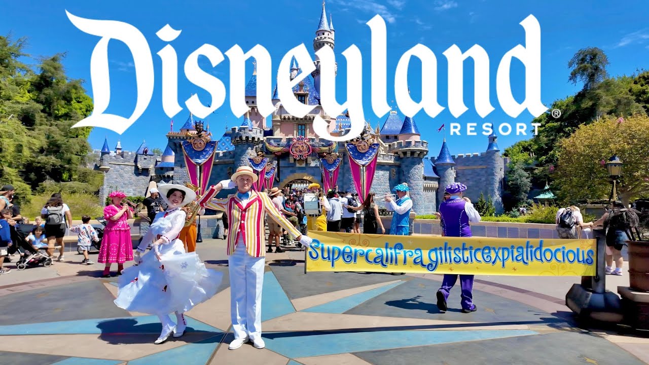 Мэри Поппинс и Берт в сопровождении жемчужного оркестра в замке Спящей красавицы в Диснейленде | ...