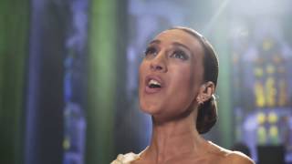 Video voorbeeld van "Mónica Naranjo - Avui vull agrair (Amazing Grace)"