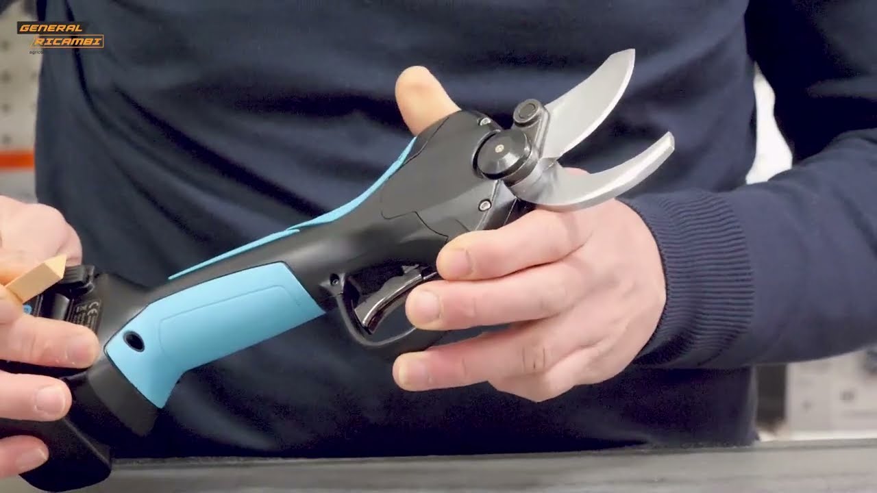 Come effettuare la manutenzione della forbice a batteria Campagnola