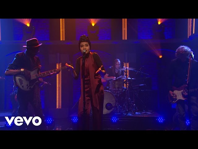 Yuna - Used To Love You [Live on NBC Seth Myers] class=