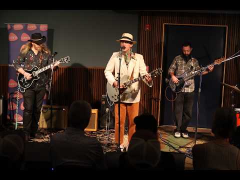 Leslie and The Dots - Antarctica