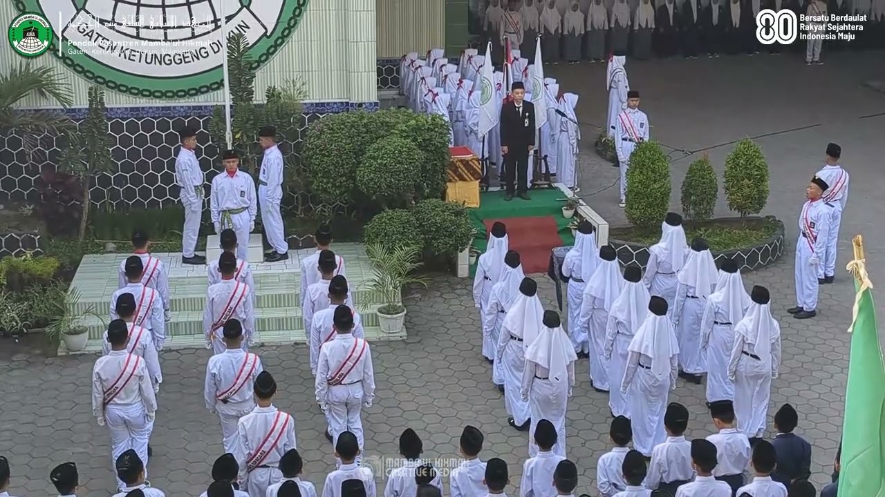 Upacara HUT RI ke 80 Pon. Pest. Mamba'ul Hikmah