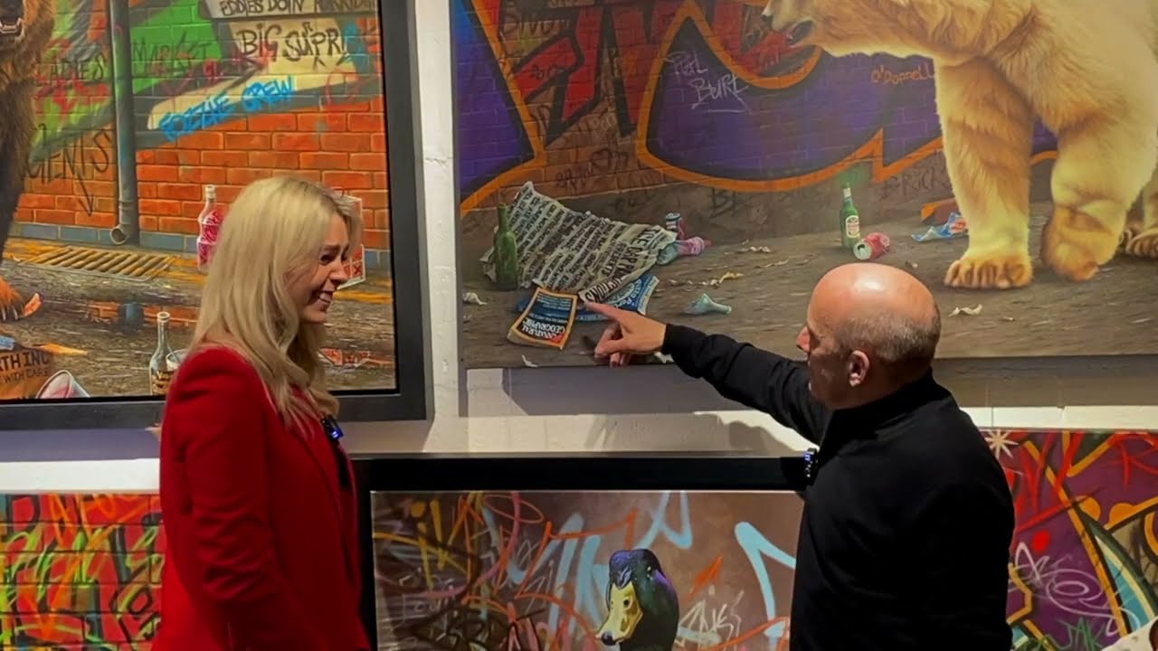 CHILLIN - The Iconic Urban Graffiti Polar Bear Art - Coldplay, Arctic Monkeys, The Arctic...