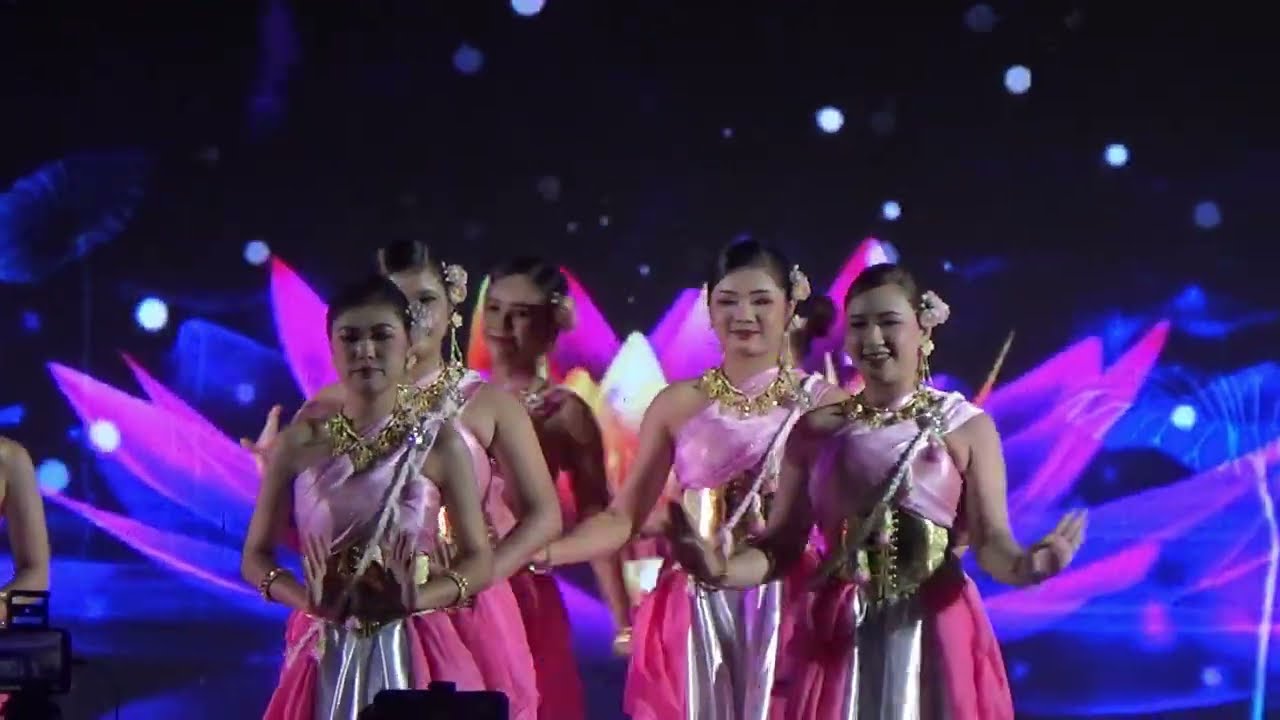 “ศรีนารีปทุม” การแสดงจากมหาวิทยาลัยศรีปทุม วิทยาเขตชลบุรี - 'งานศิลปวัฒนธรรมอุดมศึกษา ครั้งที่ ๒๔'