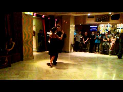 Cristian Sierra y Fernanda Valdovinos El Corazón de Sevilla Sala Garufa