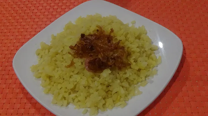 Soft & Fluffy Sticky Rice Coated With Mung Bean & Coconut Milk - Xoi Vo