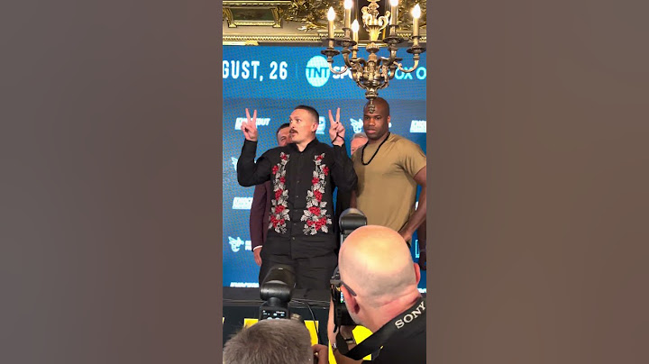 Oleksandr Usyk randomly started rapping during his face off with Daniel Dubois 😂