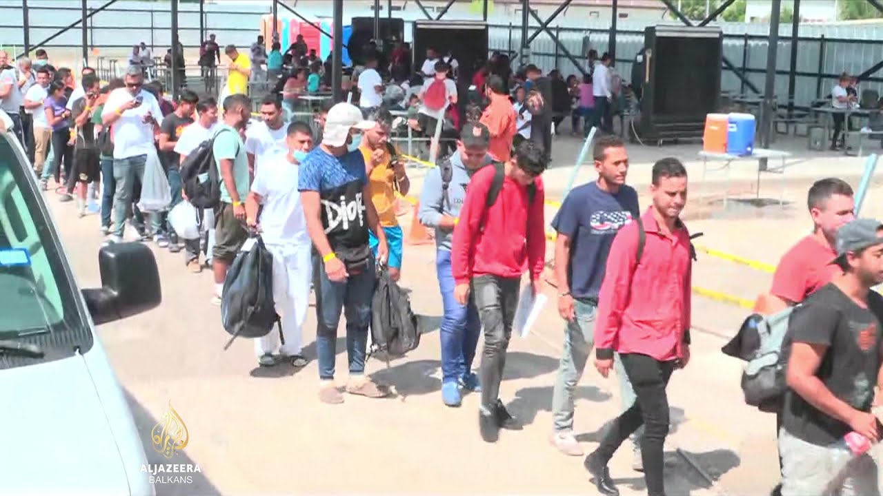 مهاجرون في ملاجئ مكتظة على الحدود الأمريكية المكسيكية