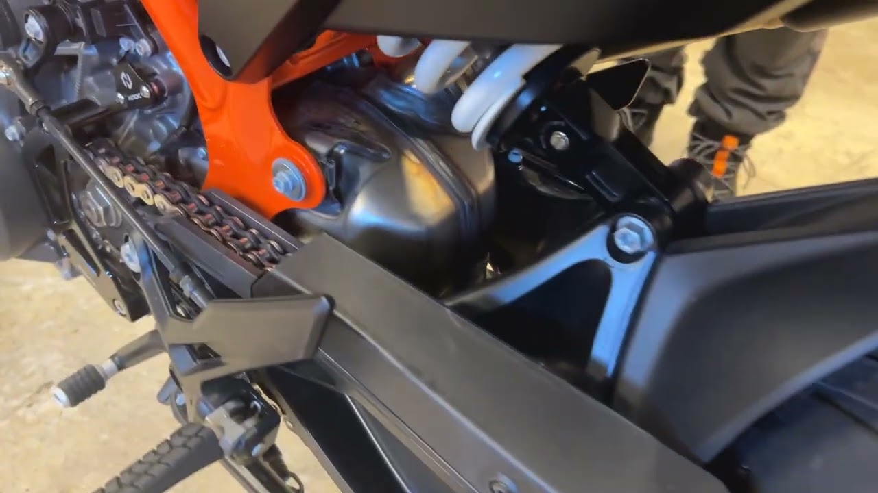 Motorcykel KTM 890 Duke R