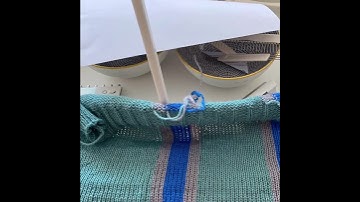 Intarsia carriage technique on knitting machine