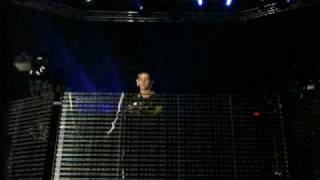 Tiesto - Yeah Yeah Yeahs - Heads Will Roll (Tiesto Remix) Liverpool Echo Arena 13.03.2010