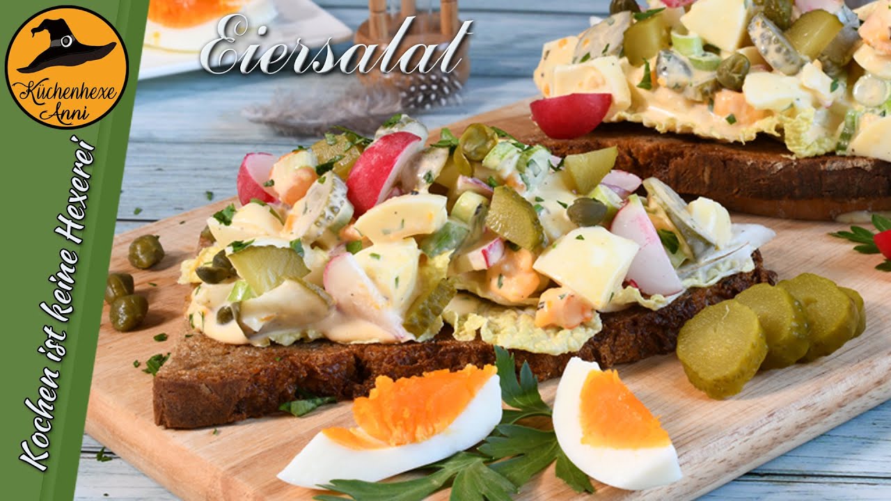 Eiersalat auf geröstetem Schwarzbrot