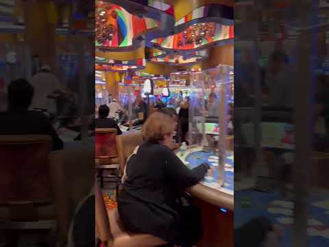 Buddy se apuesta la vida con un pastel realista de ruleta rusa | Cake Boss | Discovery H&H