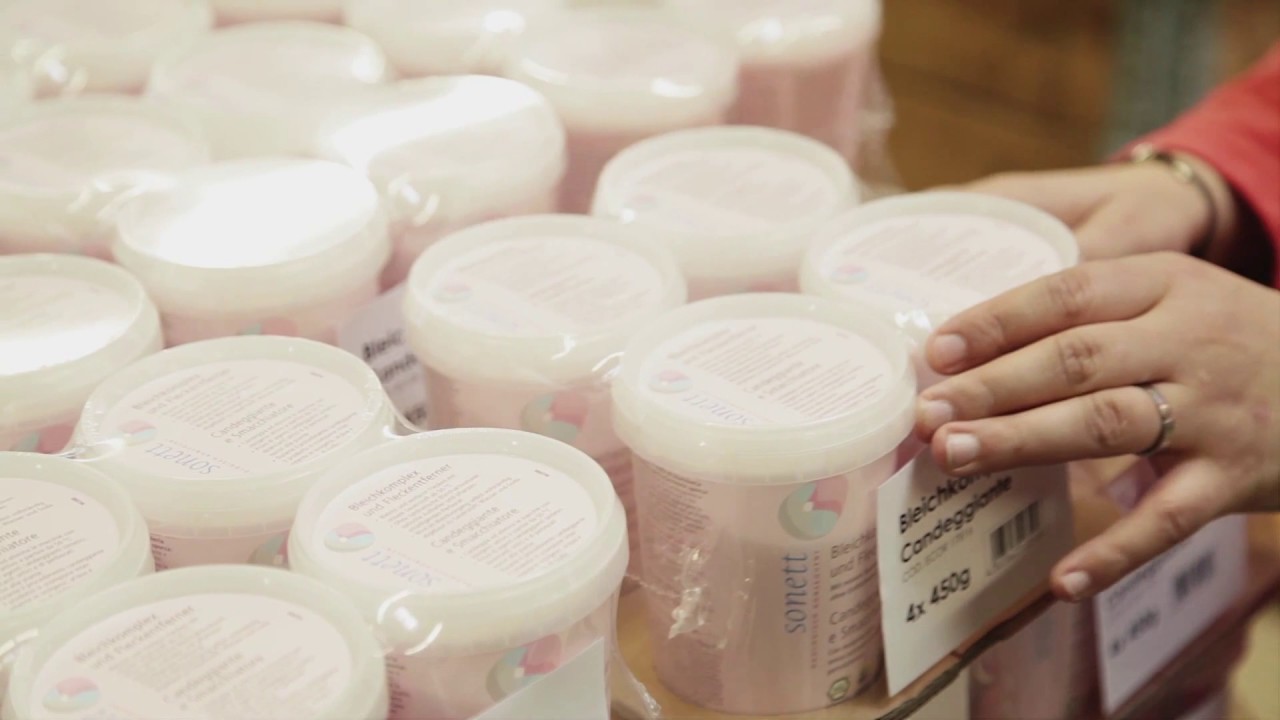 Soziales Engagement: Betreute vom Lehenhof arbeiten in der Sonett-Produktion