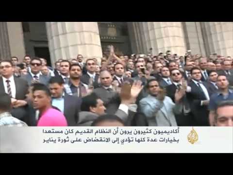 مؤسسات "الدولة العميقة" متهمة بالتكالب على مرسي
