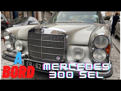 A bord d'une Mercedes 300 SEL, classe affaire.