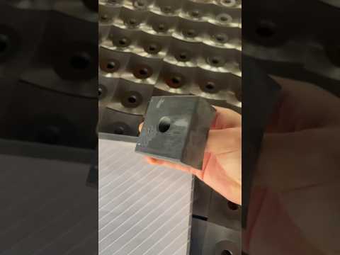 Video How a Single Shaft Shredder Blade Recycles Plastic