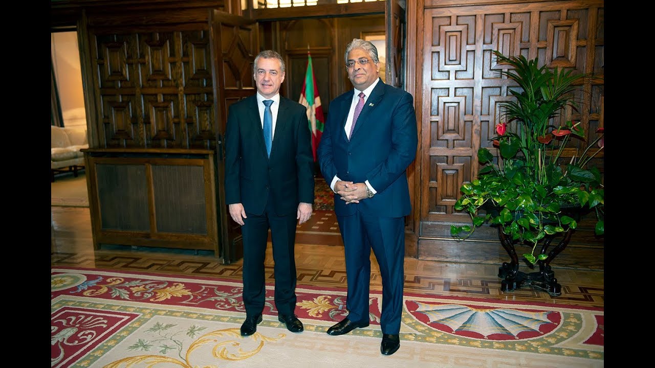 El Lehendakari Iñigo Urkullu recibe al Embajador de Pakistán