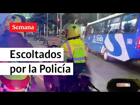 Así escolta la Policía a los conductores de buses en Barranquilla | Videos Semana