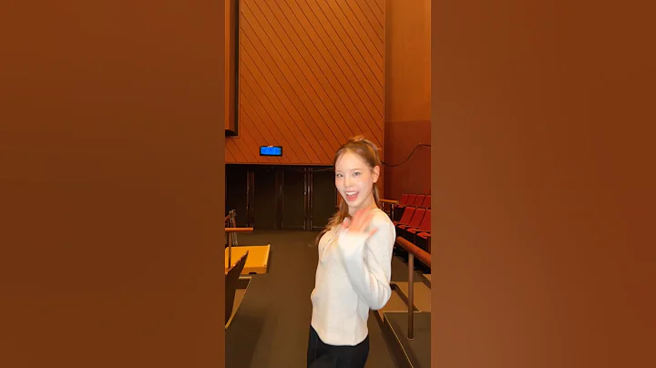 Oh...🤷‍♀️#MAKO #AYAKA #NiziU #ニジュー #니쥬 #WithU#NEW_EMOTION_Tour #FaceToFace #にゅーえも