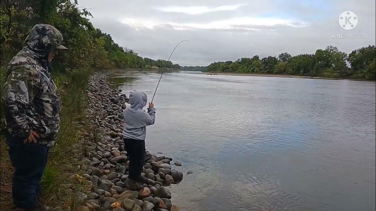 STRIPER FISHING...FEATHER RIVER... YouTube