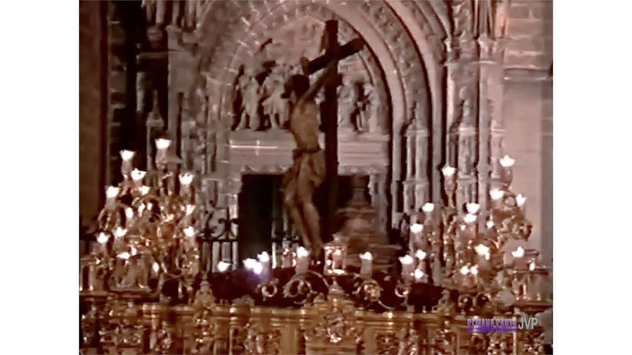 Imágenes de archivo. El Cachorro saliendo de la Catedral. Viernes Santo Semana Santa Sevilla 1991