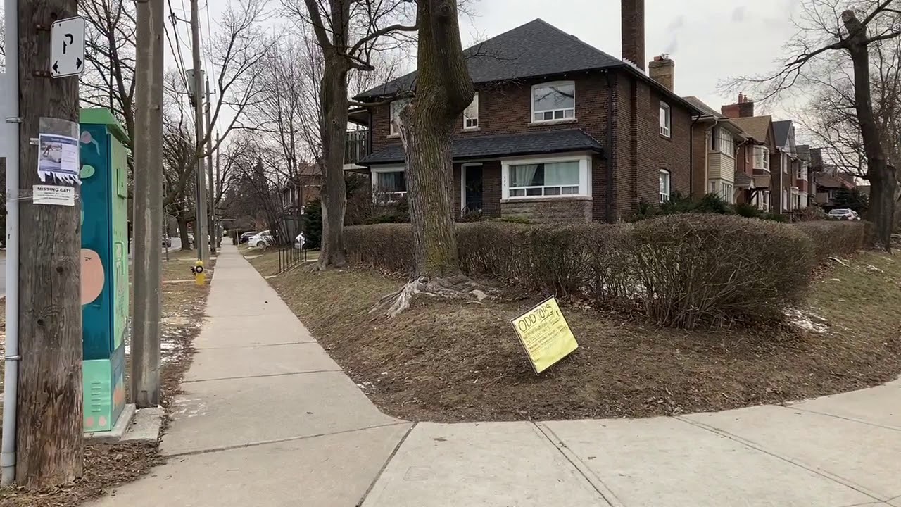 Walking Chaplin Crescent in Midtown Toronto's Deer Park and Forest Hill