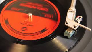 Miniatura de vídeo de "Chris Altmann: I Know It Isn't Right 7" Vinyl (Side B)"