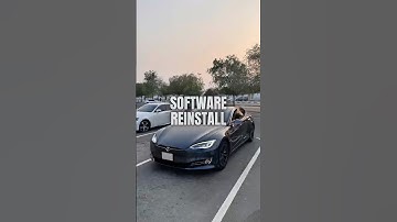 Tesla Autopilot isn‘t working anymore! Let‘s reinstall the cars software in Dubai! #tesla #software