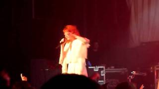 Florence and the Machine - Kiss with a Fist (live)