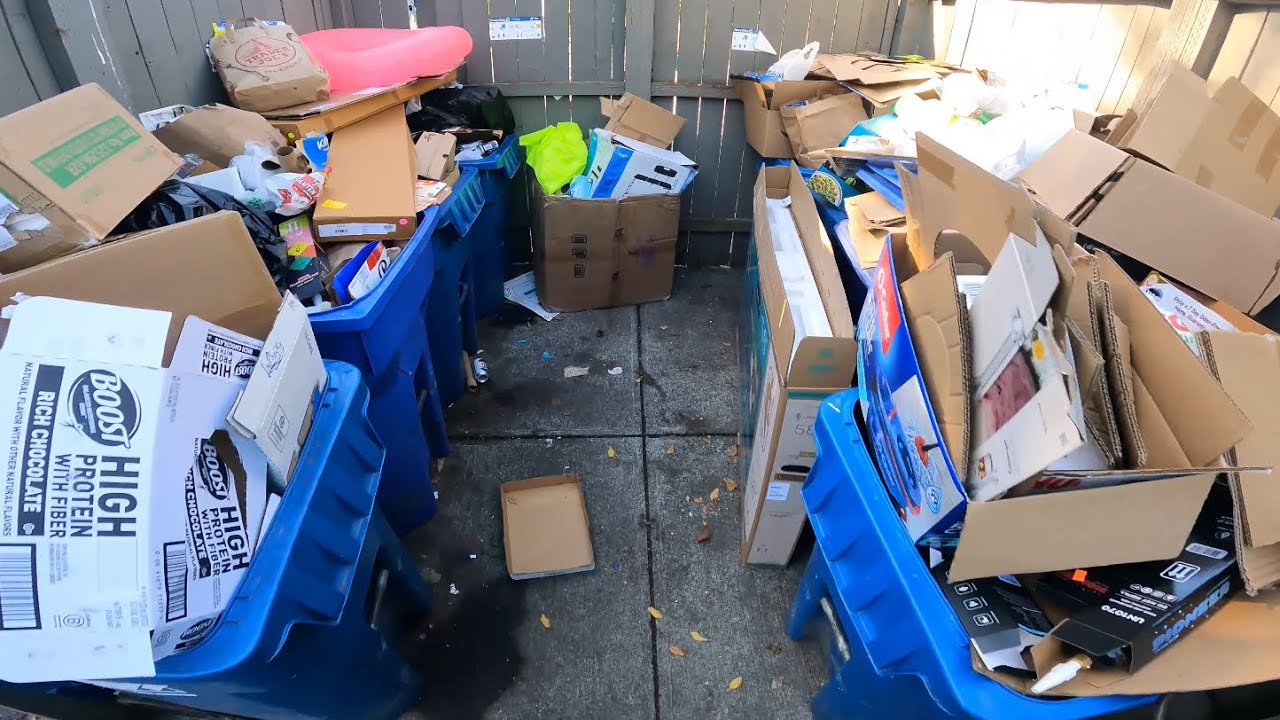 8 Totes 1 Enclosure Rear load Recycle