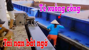 Tai nạn khi qua cống 10 cửa - Chị lơ tàu té xuống cống