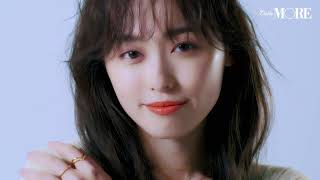 ホリデーシーズンを輝かせるとっておき福原 遥がまとうAhkahのウィンタージュエリー