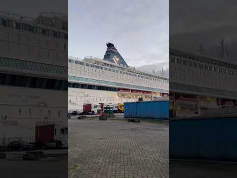 صباح الخير استمتعوا بالحياة في كل فصولهامن ي صر على أن يكون سعيدا سيعثر على السعادة اشتراك