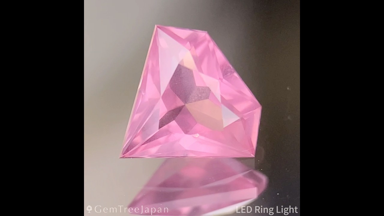 タンザニア産ピンクスピネル0.876ct / シルキーな質感とシャープ