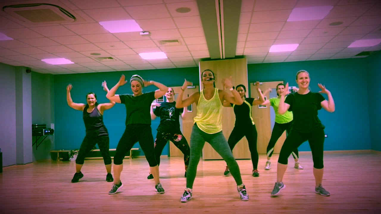 Twist zumba / Zumba Routine / Silvina Fitness / Zumba / Fun Dance