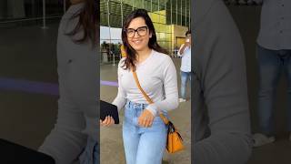 Shirley Setia Looks So Cute She Arrives At The Airport